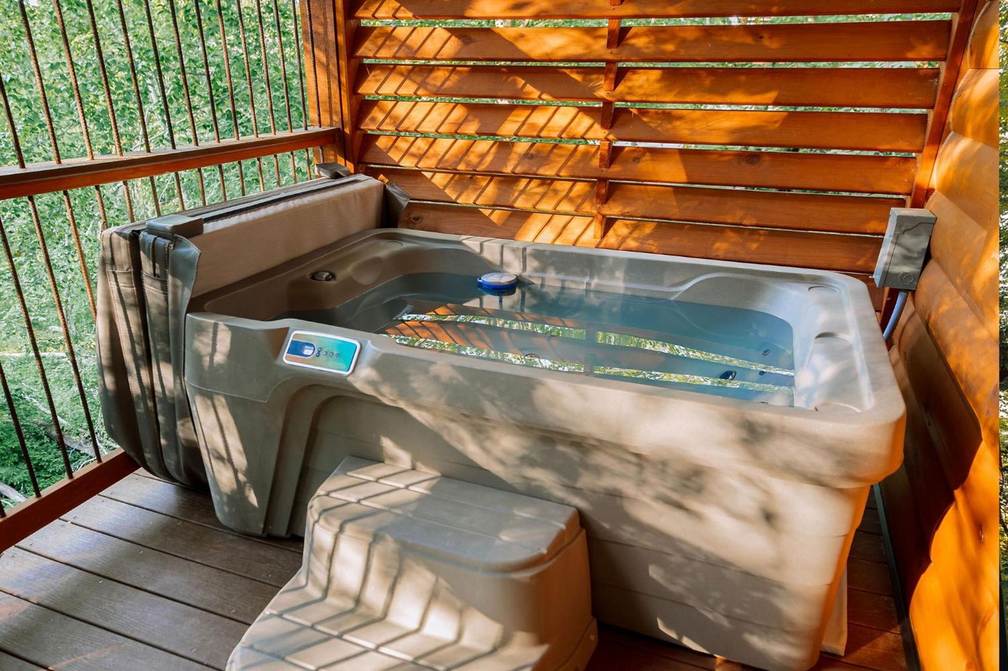 Cricket Hill Treehouse B By Amish Country Lodging Millersburg Exterior foto